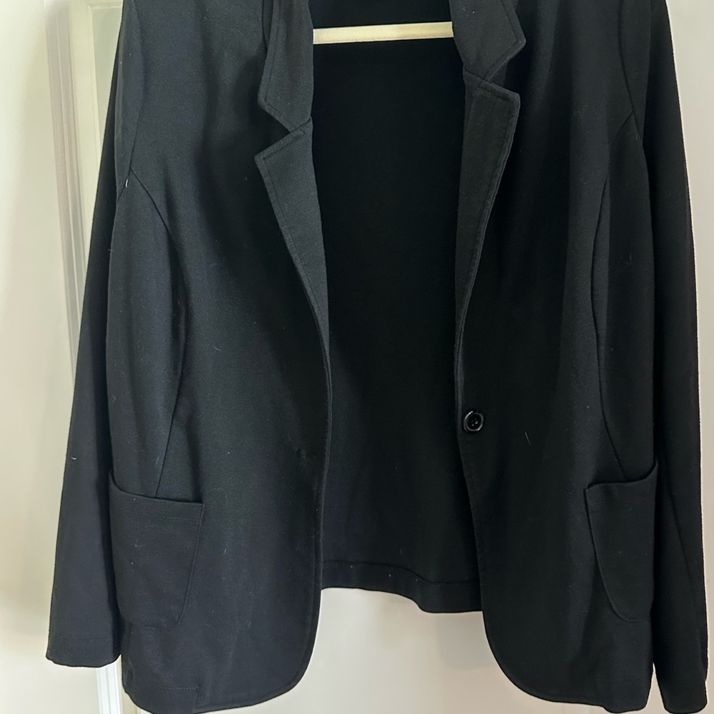 Carmen’s Casual Collection Women’s Black Blazer